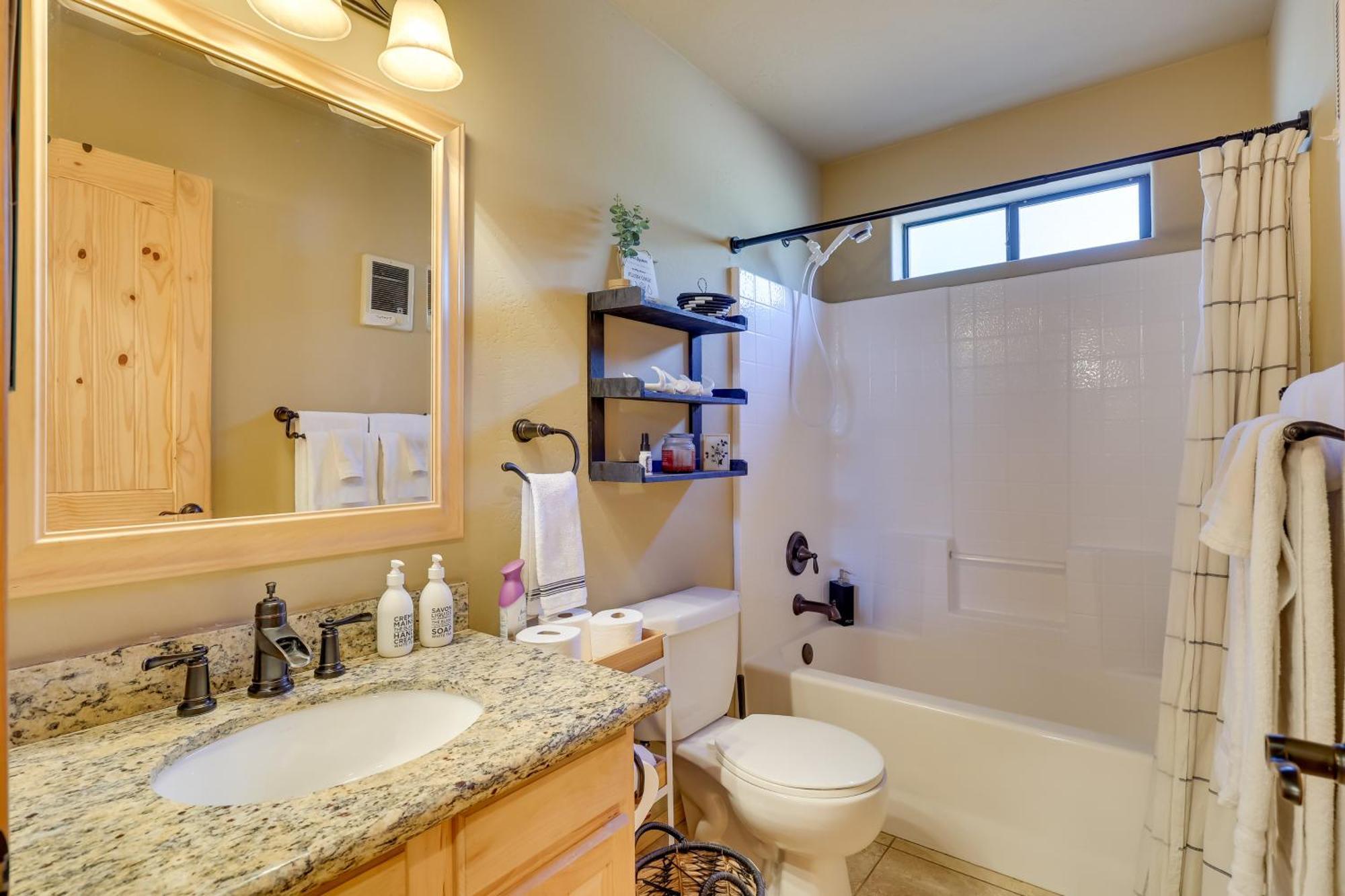 Dog-Friendly Nutrioso Cabin With Wraparound Porch! Bagian luar foto