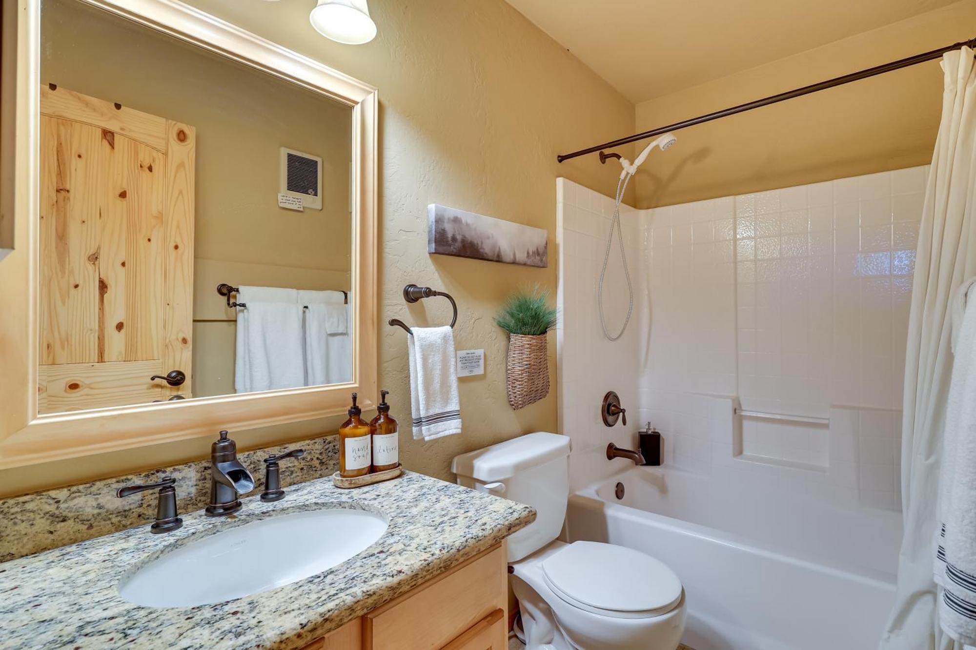 Dog-Friendly Nutrioso Cabin With Wraparound Porch! Bagian luar foto