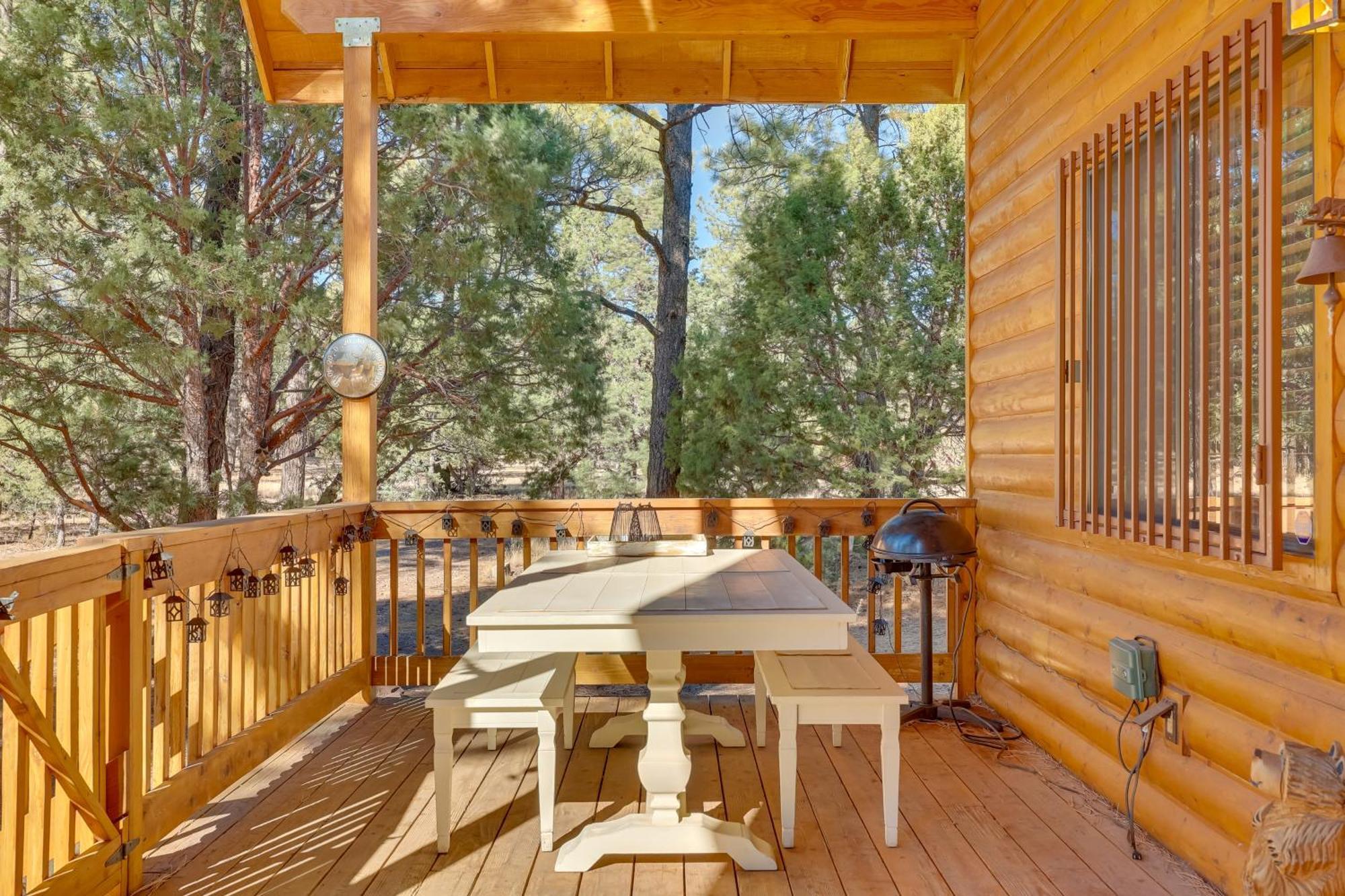 Dog-Friendly Nutrioso Cabin With Wraparound Porch! Bagian luar foto