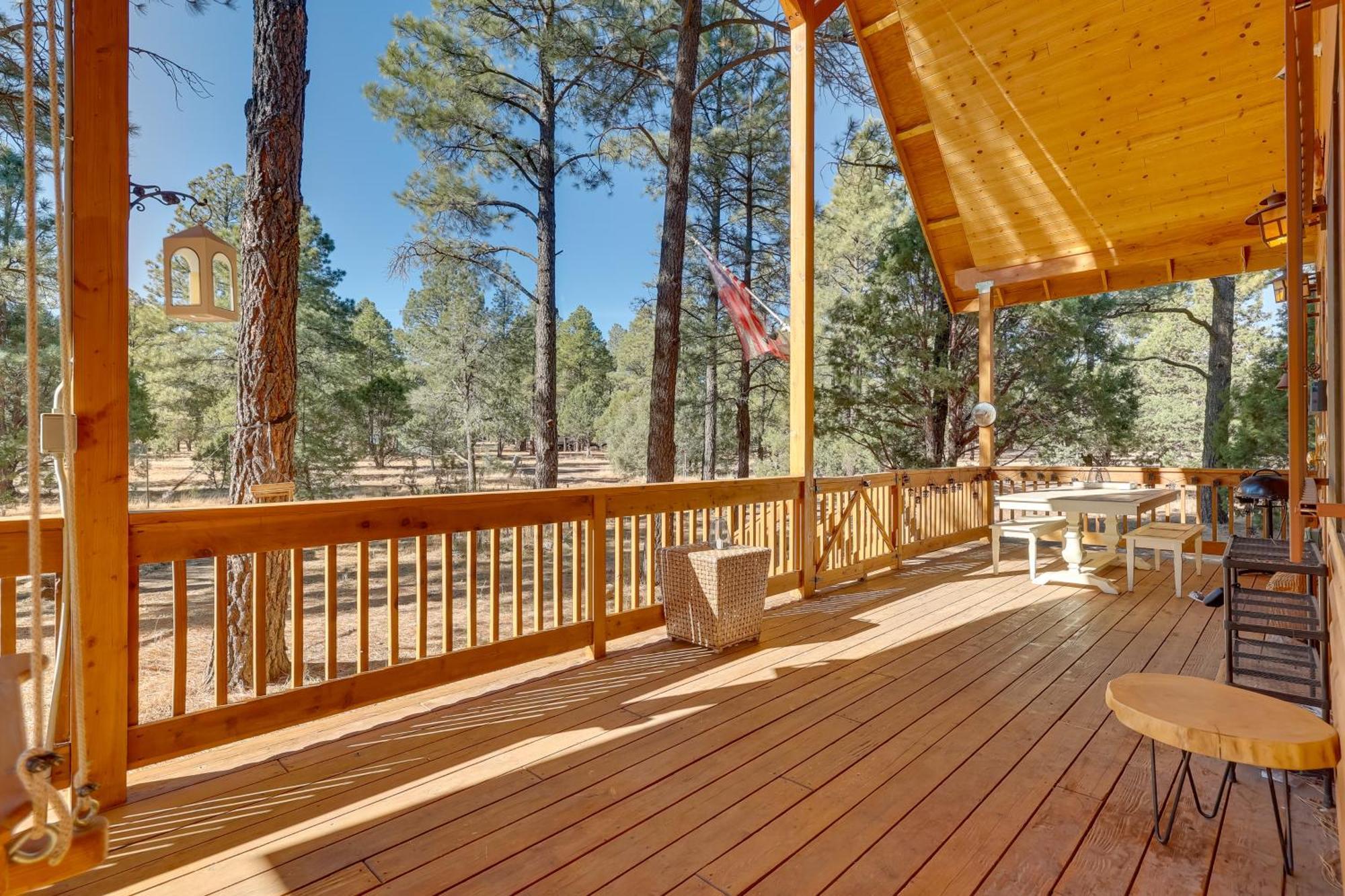 Dog-Friendly Nutrioso Cabin With Wraparound Porch! Bagian luar foto