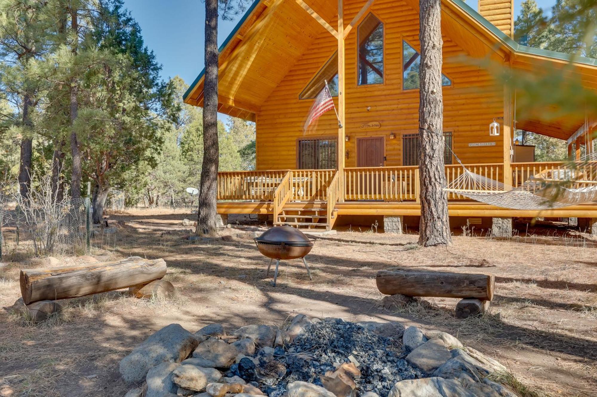 Dog-Friendly Nutrioso Cabin With Wraparound Porch! Bagian luar foto